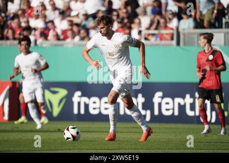 DFB-POKAL R1: SV Wehen Wiesbaden gegen FSV Mainz 05, MAXIM LEITSCH in Aktion. BRITA Arena Stockfoto