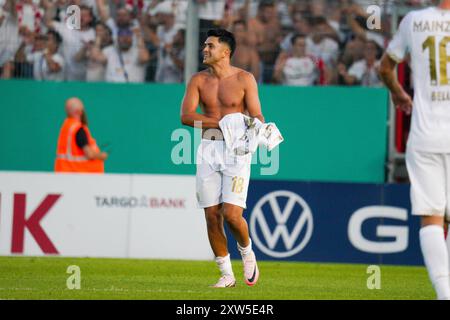 DFB-POKAL R1: SV Wehen Wiesbaden gegen FSV Mainz 05, Nadiem Amiri im Einsatz. BRITA Arena Stockfoto