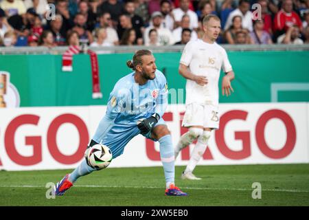 DFB POKAL R1: SV Wehen Wiesbaden vs. FSV Mainz 05, ROBIN ZENTNER. BRITA Arena Stockfoto