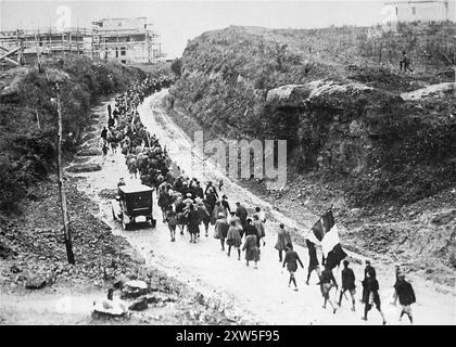 Der faschistische marsch auf Rom. 1922 veranstalteten die Faschisten unter der Leitung von Mussolini eine Massendemonstration in Form eines massenabzugs nach Rom. Es gab weniger als 30.000 Menschen auf dem marsch, aber König Viktor Emanuel II. Fürchtete einen Bürgerkrieg und dankte ab und übergab Mussolini die Macht. Stockfoto