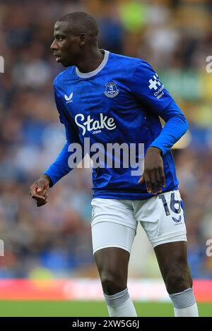 Goodison Park, Liverpool, Großbritannien. August 2024. Premier League Football, Everton gegen Brighton und Hove Albion; Abdoulaye Doucoure von Everton Credit: Action Plus Sports/Alamy Live News Stockfoto