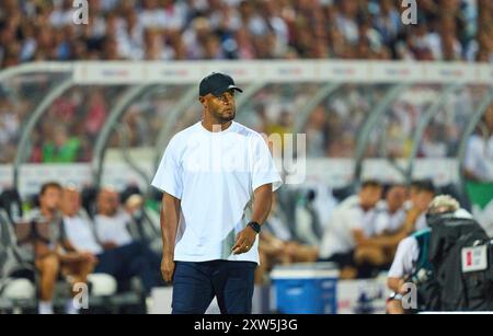 Trainer Vincent Kompany (FCB), Teammanager, Headcoach, Trainer, im Spiel SSV ULM - FC BAYERN MÜNCHEN 0-4 DFB-Pokal, deutscher Fußball-Cup, 1.Runde am 16. August 2024 in Ulm. Saison 2024/2025 Fotograf: Peter Schatz - DFB-VORSCHRIFTEN VERBIETEN JEDE VERWENDUNG VON FOTOGRAFIEN als BILDSEQUENZEN und/oder QUASI-VIDEO - Stockfoto