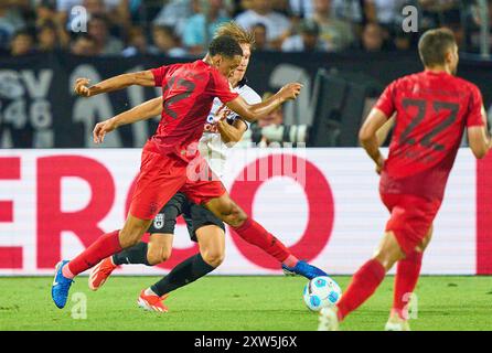 Jamal MUSIALA, FCB 42 tritt um den Ball, Tackling, Duell, Header, zweikampf, Action, Kampf gegen Luka Hyryläinen, SSV Ulm 38 im Spiel SSV ULM - FC BAYERN MÜNCHEN 0-4 DFB-Pokal, Deutscher Fußball-Cup, 1.Runde am 16. August 2024 in Ulm. Saison 2024/2025 Fotograf: Peter Schatz - DFB-VORSCHRIFTEN VERBIETEN JEDE VERWENDUNG VON FOTOGRAFIEN als BILDSEQUENZEN und/oder QUASI-VIDEO - Stockfoto