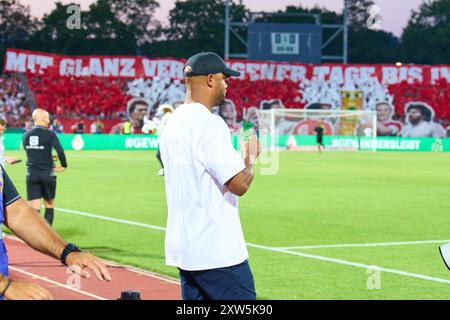 Trainer Vincent Kompany (FCB), Teammanager, Headcoach, Trainer, im Spiel SSV ULM - FC BAYERN MÜNCHEN 0-4 DFB-Pokal, deutscher Fußball-Cup, 1.Runde am 16. August 2024 in Ulm. Saison 2024/2025 Fotograf: Peter Schatz - DFB-VORSCHRIFTEN VERBIETEN JEDE VERWENDUNG VON FOTOGRAFIEN als BILDSEQUENZEN und/oder QUASI-VIDEO - Stockfoto