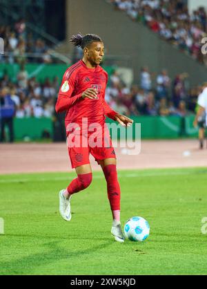 Michael Olise (FCB 17) im Spiel SSV ULM - FC BAYERN MÜNCHEN 0-4 DFB-Pokal, Deutscher Fußball-Cup, 1.Runde am 16. August 2024 in Ulm. Saison 2024/2025 Fotograf: Peter Schatz - DFB-VORSCHRIFTEN VERBIETEN JEDE VERWENDUNG VON FOTOGRAFIEN als BILDSEQUENZEN und/oder QUASI-VIDEO - Stockfoto