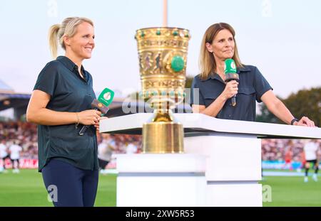 Ulm, Deutschland. August 2024. Katrin Mueller-Hohenstein (R), ZDF deutscher Fernsehmoderator, Sportmoderatorin, Friederike „Fritzy“ Kromp im Spiel SSV ULM - FC BAYERN MÜNCHEN 0-4 DFB-Pokal, Deutscher Fußball-Cup, 1.Runde am 16. August 2024 in Ulm. Saison 2024/2025 Fotograf: ddp-Bilder/STAR-Bilder - DFB-VORSCHRIFTEN VERBIETEN JEDE VERWENDUNG VON FOTOGRAFIEN als BILDSEQUENZEN und/oder QUASI-VIDEO - Credit: ddp Media GmbH/Alamy Live News Stockfoto