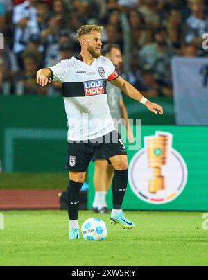 Ulm, Deutschland. August 2024. Johannes Reichert, SSV Ulm 5 im Spiel SSV ULM – FC BAYERN MÜNCHEN 0-4 DFB-Pokal, deutscher Fußball-Cup, 1.Runde am 16. August 2024 in Ulm. Saison 2024/2025 Fotograf: ddp-Bilder/STAR-Bilder - DFB-VORSCHRIFTEN VERBIETEN JEDE VERWENDUNG VON FOTOGRAFIEN als BILDSEQUENZEN und/oder QUASI-VIDEO - Credit: ddp Media GmbH/Alamy Live News Stockfoto