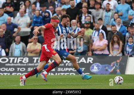 Am Samstag, den 17. August 2024, kämpft Harry Taylor von Southend United mit Luke Charman von Hartlepool United während des Vanarama National League-Spiels zwischen Hartlepool United und Southend United im Victoria Park, Hartlepool. (Foto: Mark Fletcher | MI News) Credit: MI News & Sport /Alamy Live News Stockfoto