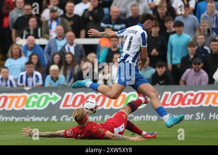 Am Samstag, den 17. August 2024, kämpft Harry Taylor von Southend United mit Luke Charman von Hartlepool United während des Vanarama National League-Spiels zwischen Hartlepool United und Southend United im Victoria Park, Hartlepool. (Foto: Mark Fletcher | MI News) Credit: MI News & Sport /Alamy Live News Stockfoto