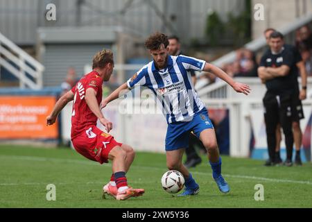 Anthony Mancini von Hartlepool United im Einsatz mit Gus Scott-Morriss von Southend United während des Vanarama National League-Spiels zwischen Hartlepool United und Southend United im Victoria Park, Hartlepool am Samstag, den 17. August 2024. (Foto: Mark Fletcher | MI News) Credit: MI News & Sport /Alamy Live News Stockfoto