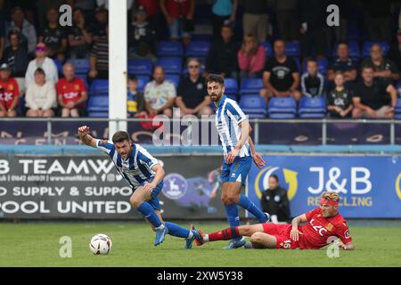 Harry Taylor von Southend United bekämpft Nathan Sheron bei dem Spiel der Vanarama National League zwischen Hartlepool United und Southend United am Samstag, den 17. August 2024, im Victoria Park in Hartlepool. (Foto: Mark Fletcher | MI News) Credit: MI News & Sport /Alamy Live News Stockfoto