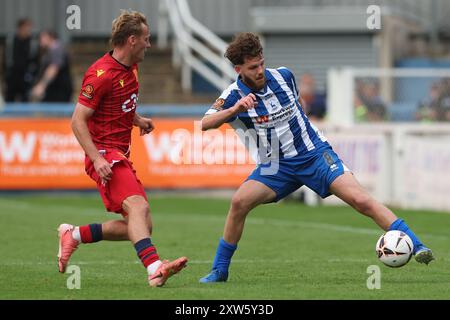 Anthony Mancini von Hartlepool United im Einsatz mit Gus Scott-Morriss von Southend United während des Vanarama National League-Spiels zwischen Hartlepool United und Southend United im Victoria Park, Hartlepool am Samstag, den 17. August 2024. (Foto: Mark Fletcher | MI News) Credit: MI News & Sport /Alamy Live News Stockfoto