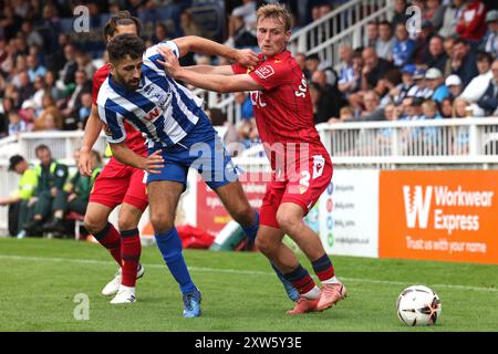 Jack Hunter von Hartlepool United im Einsatz mit Gus Scott-Morriss von Southend United während des Vanarama National League-Spiels zwischen Hartlepool United und Southend United am Samstag, den 17. August 2024, im Victoria Park, Hartlepool. (Foto: Mark Fletcher | MI News) Credit: MI News & Sport /Alamy Live News Stockfoto