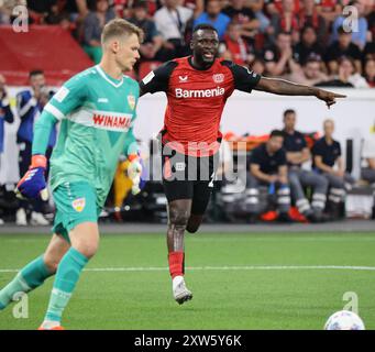 Torhüter Alexander Nuebel (Stuttgart), Victor Boniface (Bayer), Leverkusen, Deutschland, 17mzz2024, Supercup, Bayer 04 Leverkusen - VfB Stuttgart. DFL-VORSCHRIFTEN VERBIETEN DIE VERWENDUNG VON FOTOS ALS BILDSEQUENZEN UND LIVE NEWS Stockfoto