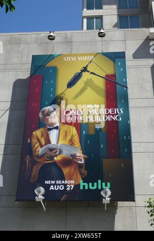 Los Angeles, Kalifornien, USA 14. August 2024 Steve Martin ermordet nur in der Billboard des Gebäudes am 14. August 2024 in Los Angeles, Kalifornien, USA. Foto: Barry King/Alamy Stock Photo Stockfoto