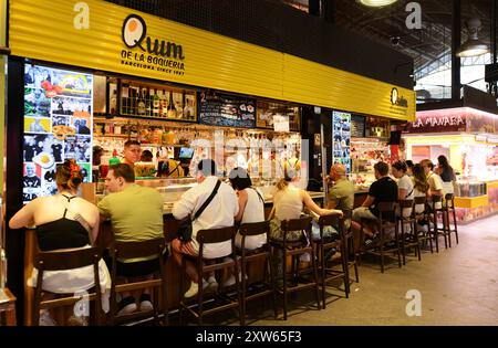 El Quim de la Boqueria Tapas Bar im Mercat de la Boqueria in Barcelona, Spanien. Stockfoto