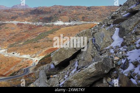 zick Zag Bergstraße und alpines himalaya-Hochland im Osten von sikkim in der Nähe des nathu la Pass nahe der internationalen Grenze zu indien china Stockfoto