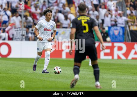 Aachen, Deutschland. August 2024. Shuto Machino (Holstein Kiel, #18). Aachen, Fußball DFB-Pokal/1. Runde, Runde 1, Alemannia Aachen - Holstein Kiel, 17.08.2024, Tivoli, Aachen. #DFB-Vorschriften verbieten die Verwendung von Fotos als Bildsequenzen und/oder Quasi-Video # Credit: dpa/Alamy Live News Stockfoto