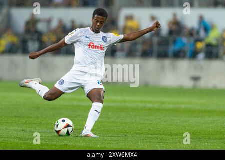 Aachen, Deutschland. August 2024. Andu Kelati (Holstein Kiel, Nr. 16). Aachen, Fußball DFB-Pokal/1. Runde, Runde 1, Alemannia Aachen - Holstein Kiel, 17.08.2024, Tivoli, Aachen. #DFB-Vorschriften verbieten die Verwendung von Fotos als Bildsequenzen und/oder Quasi-Video # Credit: dpa/Alamy Live News Stockfoto