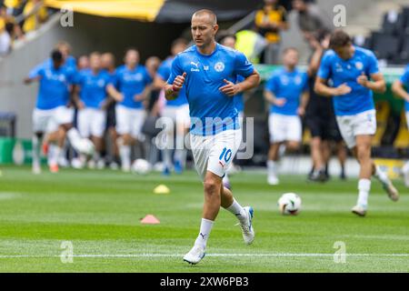 Aachen, Deutschland. August 2024. Lewis Holtby (Holstein Kiel, #10). Aachen, Fußball DFB-Pokal/1. Runde, Runde 1, Alemannia Aachen - Holstein Kiel, 17.08.2024, Tivoli, Aachen. #DFB-Vorschriften verbieten die Verwendung von Fotos als Bildsequenzen und/oder Quasi-Video # Credit: dpa/Alamy Live News Stockfoto