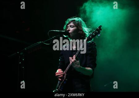 Carrie Brownstein von der Band Sleater-Kinney bei einem Konzert im Kesselhaus in Berlin, 17. August 2024. Sleater-Kinney Konzert Berlin *** Carrie Brownstein von der Band Sleater Kinney bei einem Konzert im Kesselhaus in Berlin, 17. August 2024 Sleater Kinney Konzert Berlin Stockfoto