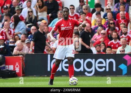 Willy Boly aus Nottingham Forest während des Premier League-Spiels zwischen Nottingham Forest und Bournemouth auf dem City Ground, Nottingham, am Samstag, den 17. August 2024. (Foto: Jon Hobley | MI News) Credit: MI News & Sport /Alamy Live News Stockfoto