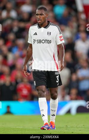 Fulham Verteidiger Issa Diop (31) während des Spiels Manchester United FC gegen Fulham FC English Premier League in Old Trafford, Manchester, England, Großbritannien am 16. August 2024 Credit: Every Second Media/Alamy Live News Stockfoto