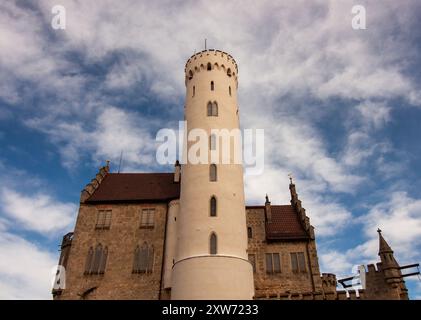 Romantisches Schloss Lichtenstein auf dem Gipfel des Berges. Baden-Württemberg, Deutschland Stockfoto