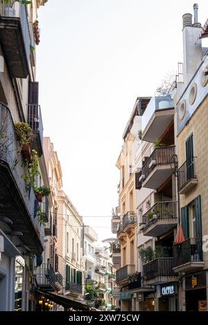 Carrer del es Parellades Gebäude im Zentrum von Sitges, Spanien Stockfoto