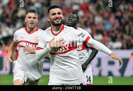 Leverkusen, Deutschland. August 2024. Fußball, DFL Supercup, Finale, Bayer Leverkusen - VfB Stuttgart, BayArena: Stuttgarter Deniz Undav feiert sein Ziel, 1:2 zu erreichen. Quelle: Bernd Thissen/dpa/Alamy Live News Stockfoto