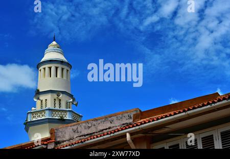 Minarett der alten Lebuh Aceh Moschee (acheen St Moschee), Georgetown, Penang, Malaysia. Weltkulturerbe der UNESCO Stockfoto