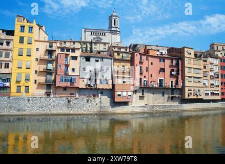 Altstadt und Fluss Onyar. Girona, Katalonien, Spanien. Stockfoto