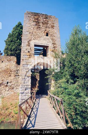 La Gallarda Gate. Castello de Empuries, Provinz Gerona, Katalonien, Spanien. Stockfoto