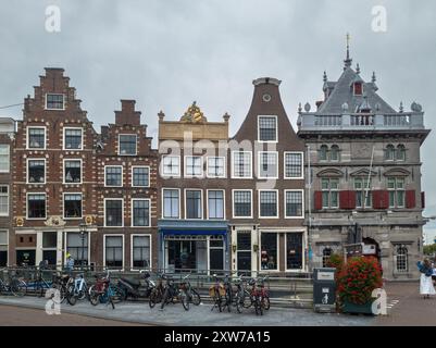 Das Teylers Museum in Haarlem, Niederlande, befindet sich am malerischen Fluss Spaarne. Die Gegend verfügt über historische Architektur, charmante Straßen und ist Stockfoto