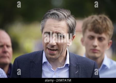 Taoiseach Simon Harris sprach mit Medienvertretern während eines Besuchs der Tullow Agricultural Show in Carlow. Bilddatum: Sonntag, 18. August 2024. Stockfoto