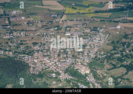 Luftbild der Stadt, von einem Segelflugzeug aus, mit dem historischen Dorf Contigliano, von Süden im hellen Sommerlicht aufgenommen, Apennin, Rieti, Latium, Ital Stockfoto