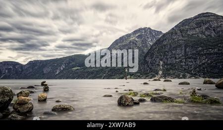 Blick auf den Eidfjord, einen Fjord in Norwegen. Stockfoto