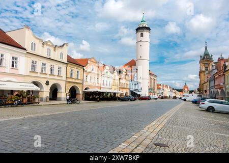 Domazlice Tschechische Republik Taus Tschechien Kopfsteinpflaster Hauptplatz mit Turm Stockfoto