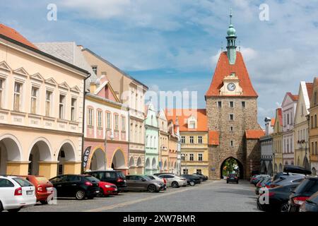 Domazlice Tschechische Republik Taus Tschechien Hauptplatz mit Stadttor Stockfoto