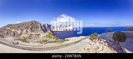Panoramablick auf Cap Formentor auf der spanischen Insel Mallorca während des Tages Stockfoto