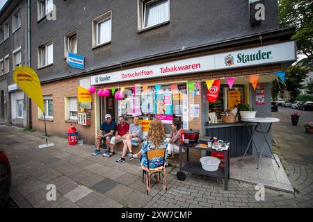 Tag der Trinkhallen im Ruhrgebiet. 17.08.2024, EU, DEU, Deutschland, Nordrhein-Westfalen, Essen: 2021 werden die Trinkhallen des Ruhrgebiets zum immateriellen Kulturerbe erklärt. Deshalb fand zum vierten Mal der Tag der Trinkhallen in 25 Ruhrgebietsstätten statt. An sogenannten Programmbuden fanden kulturelle Veranstaltungen statt die von der Ruhr Tourismus GmbH organisiert und finanziert wird. Kiosk 24 Nagelstraße 1. EU, DEU, Deutschland, Nordrhein-Westfalen, Essen: 2021 die Trinkhallen des Ruhrgebiets wurden zum immateriellen Kulturerbe erklärt. Deshalb nahm der Tag der Trinkhallen Stockfoto