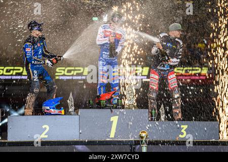 Cardiff, Großbritannien. August 2024. Champagnerkappern auf dem Pult während des FIM Speedway Grand Prix von Großbritannien im Principality Stadium in Cardiff am Samstag, den 17. August 2024. (Foto: Ian Charles | MI News) Credit: MI News & Sport /Alamy Live News Stockfoto