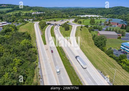 Leichter Verkehr auf dem Highway, Bethlehem, Pennsylvania, USA Stockfoto