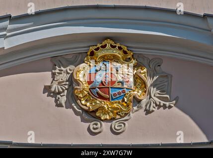 Wappen von Sapieha und anderen Familien, die mit Katarzyna Sapieha verwandt sind, in der Himmelfahrt Kirche, 1753, Dorf Cieszków, Barycz-Tal, Niederschlesien, Polen Stockfoto