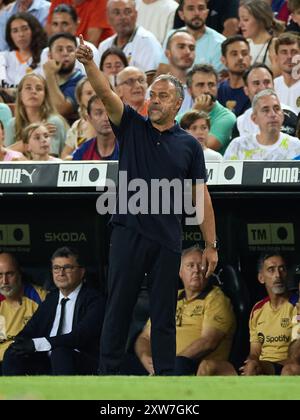 Valencia, Valencia, Spanien. August 2024. Hansi Flick vom FC Barcelona während des Spiels der La Liga zwischen Valencia CF und FC Barcelona im Estadio Mestalla am 17. August 2024 in Valencia, Spanien (Credit Image: © David Ramirez/DAX via ZUMA Press Wire) NUR REDAKTIONELLE VERWENDUNG! Nicht für kommerzielle ZWECKE! Stockfoto