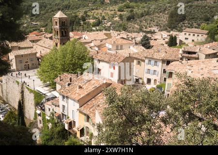 Dächer des Dorfes Moutisers Sainte Marie France Stockfoto