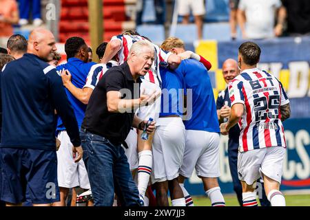 TILBURG, 18-08-2024. Stadion Koning Willem II. Eredivisie voetbal, Season Divisie, 2024-2025. Willem II - Fahren Sie weiter mit Eagles. Willem II. Trainer Peter Maes Stockfoto