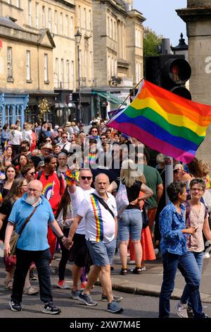 Bath, UK. August 2024. Bath feiert seinen ersten Pride marsch. Organisatoren sagen, dass dies eine Gelegenheit für die LGBTQ-Community ist, ihre Individualität und ihre Fortschritte zu feiern. Quelle: JMF News/Alamy Live News Stockfoto