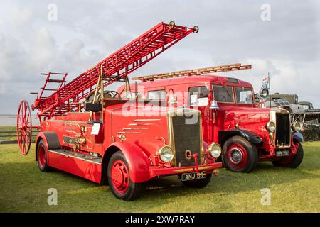 1937 Dennis Vintage 200 Gallonen Feuerwehrauto mit Drehleiter auf Lytham Green Stockfoto