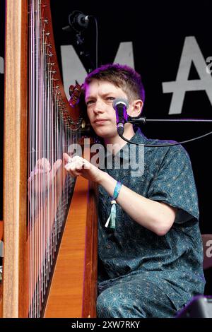 Green man Festival, Brecon Beacons, Wales, Großbritannien. August 2024. Harfenist Cerys Hafana beim Green man Festival. Hinweis: Nidpor/Alamy Live News Stockfoto